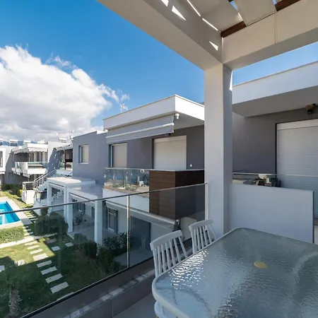 Perla Residential Complex アパート